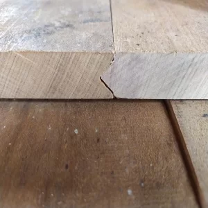 TÁBUA PEROBA ROSA RÚSTICA LISA  EM MADEIRA DEMOLIÇÃO LARG DE 19CM x 18MM         (Valor p/ METRO LINEAR) 