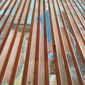 Revestimento Painel Ripado com vestígios tinta -  Peroba Rosa Demolição ( Valor m²)