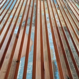 Revestimento Painel Ripado com vestígios tinta -  Peroba Rosa Demolição ( Valor m²)