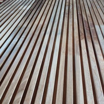 xx_revestimento-painel-ripado-15-x-10-cumaru-mesclado-c-brancal-1fef3e179854c9de3724ec83875d1ba2.jpg
