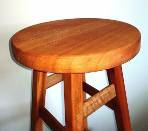 Banqueta Baixa alt.45 cm em Madeira Maciça